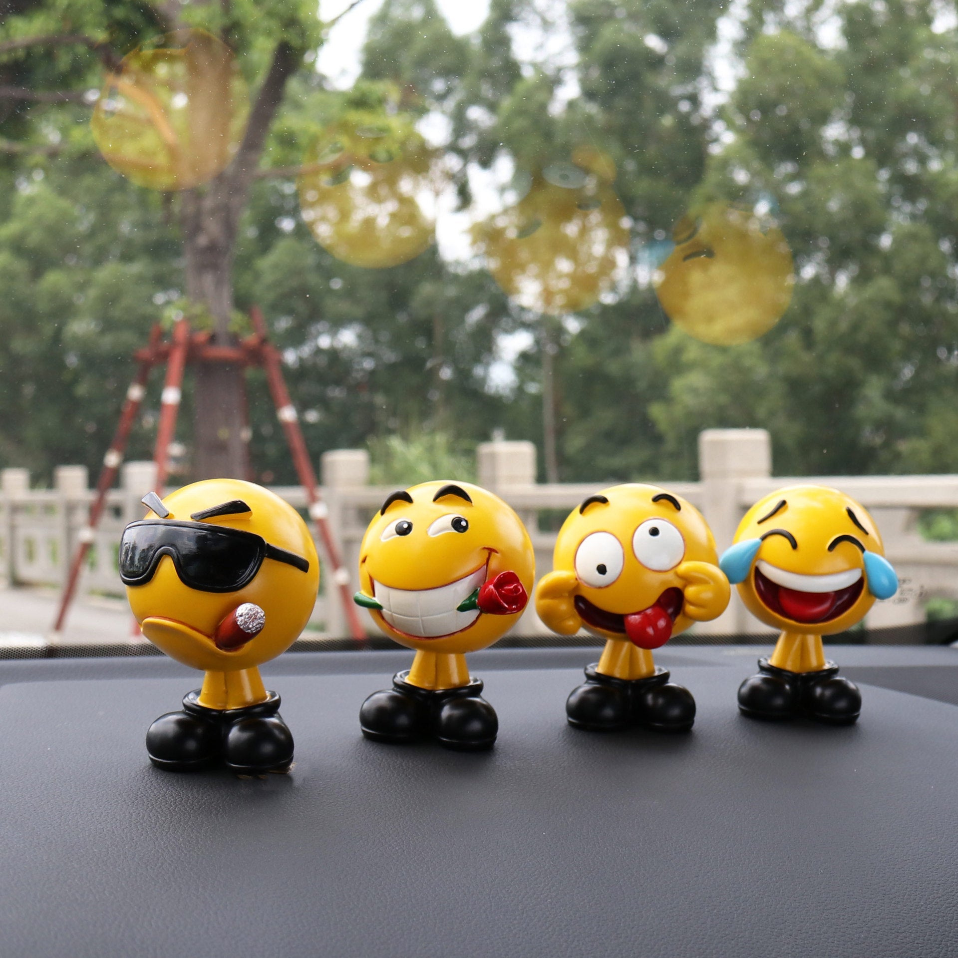 Emoji Shaking Head Doll - Fun Car Interior DecorationVehicle Dashboard AccessoriesNormanharvey